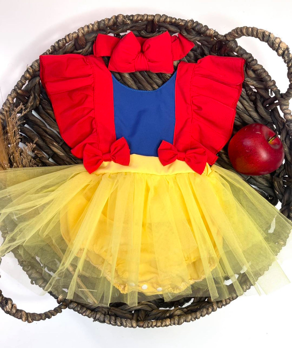SNOW WHITE
