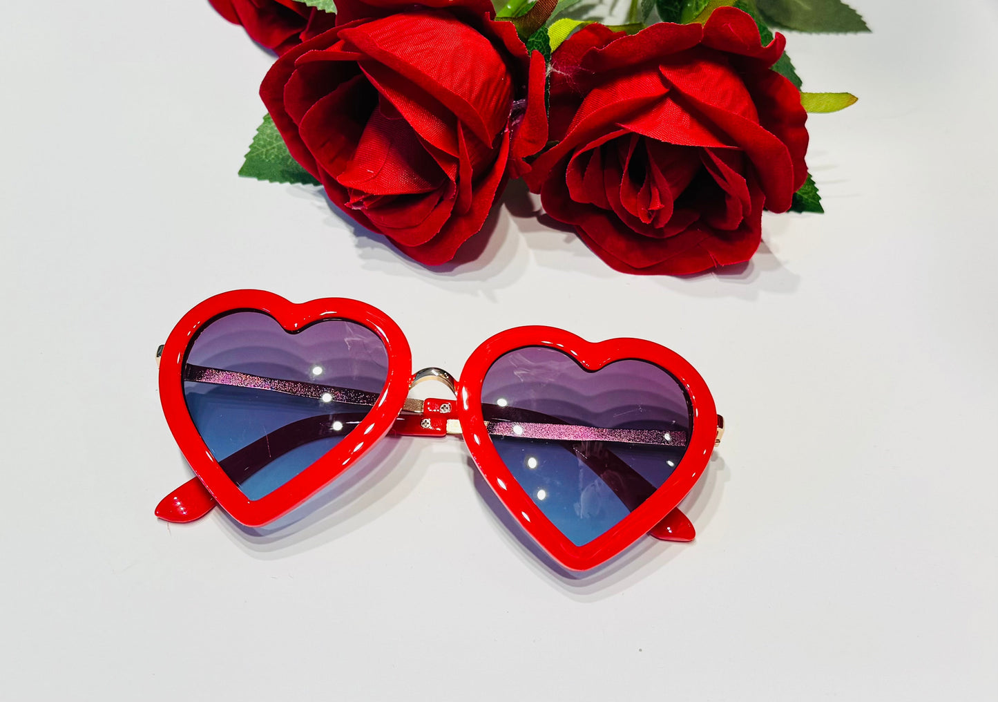 IN LOVE HEART SUNGLASSES