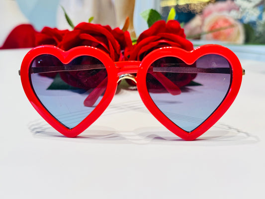 IN LOVE HEART SUNGLASSES